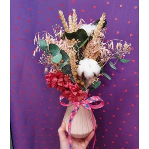 Jarron con flores preservadas. blumber