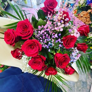 Ramo de 1 docena de rosas rojas